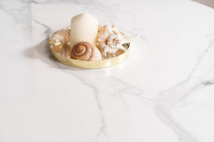MASA DINING/LIVING, 90 CM, EFECT DE MARMURA ALBA/ALB, BLAT DIN CERAMICA SI PICIOR DIN METAL, STIL MODERN - Img 6