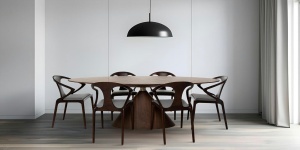 SCAUN DINING/LIVING INEZ, CONFECTIONAT DIN LEMN MASIV DE NUC SI TEXTIL, STIL MODERN