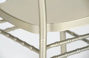 SCAUN PENTRU EVENIMENTE, CHIAVARI AMERICAN, CU PERINITA, DIN MATERIAL PLASTIC FOARTE REZISTENT, SAMPANIE, STIVUIBIL - Img 2