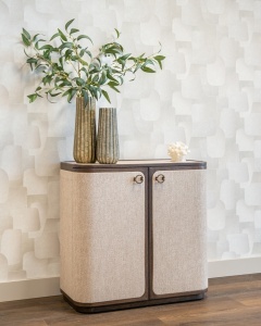 BUFET DINING WILLOX CU 2 USI, 90CM, REALIZAT DIN METAL, LEMN DE STEJAR, MDF SI TEXTIL IN, CULOARE BEJ, DESIGN DEOSEBIT, RICHMOND INTERIORS - Img 3