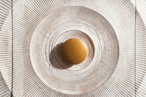 BUFET LIVING GOLDEN SUNSET 140CM, REALIZAT DIN LEMN DE MANGO, DE CULOARE ALB/AURIU, MODEL 3D, ARTIM GROUP - Img 14