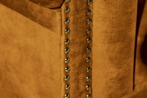CANAPEA, CHESTERFIELD, 205CM CU 3 LOCURI, MATERIAL CATIFEA DE CULOARE GALBEN MUSTAR, ARTIM GROUP SELECTION - Img 9