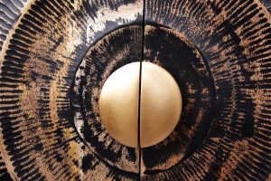 COMODA LIVING SUSPENDATA 177CM, GOLDEN SUNSET, NEGRU/AURIU, DIN LEMN MASIV DE MANGO SI METAL - Img 6
