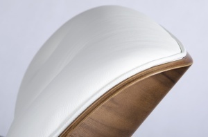 FOTOLIU CU TABURET LOUNGE PREMIUM, PIELE NATURALA ITALIANA SI LEMN DE FRASIN, CULOARE ALB/NUC, STIL EAMES - Img 6