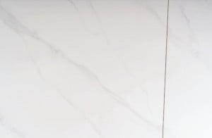MASA DINING EXTENSIBILA, 120/180 CM, EFECT DE MARMURA ALBA/NEGRU, BLAT DIN CERAMICA SI PICIOARE DIN METAL, STIL MODERN - Img 5
