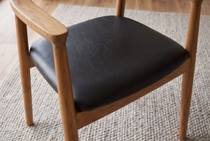 SCAUN BESTSELLER, KENNEDY, CU BRATE, REALIZAT DIN LEMN DE PIN SI PIELE ECO, CULOARE NATUR/NEAGRA - Img 7