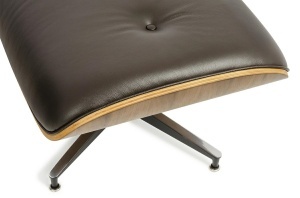 FOTOLIU CU TABURET LOUNGE HM, PIELE NATURALA ITALIANA SI LEMN, CULOARE NEGRU/MARO, STIL EAMES - Img 8