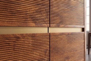 COMODA INALTA LIVING MONZA 120CM, REALIZATA DIN LEMN DE MANGO, DETALII AURII, CULOARE MARO/AURIU - Img 9