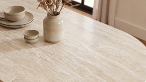 MASA DE DINING UNIQUE OVALA 200CM, REALIZATA DIN FURNIR DE LEMN SI BLAT DIN TRAVERTIN, DE CULOARE MARO/TRAVERTIN - Img 5