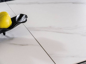 MASA EXTENSIBILA WESTIN SC, EFECT DE MARMURA ALBA/NEGRU, 120/160 CM, STICLA SECURIZATA, CERAMICA SI METAL, STIL MODERN - Img 5