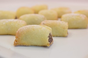Cornulete Fragedere cu Nuca si Magium de Prune 200g - Img 3