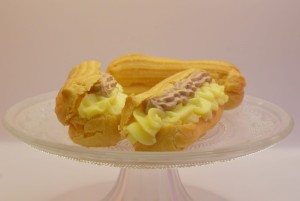 ECLER CU CREMA DE VANILIE SI CIOCOLATA