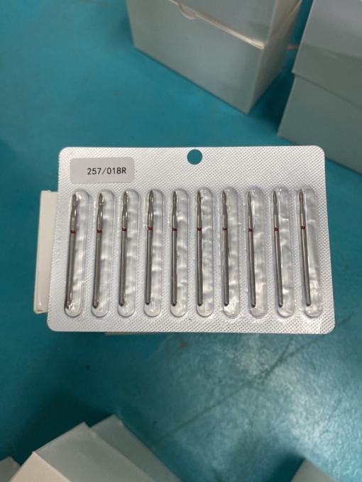 Bit de diamond pentru cuticule, flacără, brâu roșu 257/018R