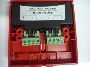 Обычный ручной пожарный извещатель, красный с ключом