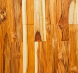 PISO DE MADERA PULIR Y BARNIZAR TECA