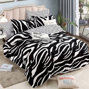 Pachet Somn Complet Lenjerie cu Elastic 180x200 Wild Zebra 6 Piese (Finet), Pilota, 2 Perne si Patura Pufoasa