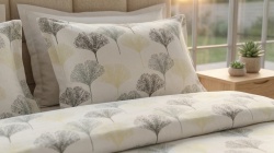 Detaliu Lenjerie de pat din bumbac ranforce Minimalist Confort cu imprimeu discret inspiratie naturala in tonuri neutre