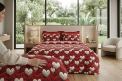 Detaliu Lenjerie de pat din bumbac ranforce Pure Cotton cu imprimeu inimioare rosii si albe design romantic