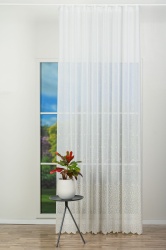 perdea cu rejansă Splash Alb 1906 cu broderie florală în living luminos