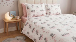 Detaliu Lenjerie de pat din bumbac ranforce Silk Whisper cu imprimeu ursuleti si accente roz delicate