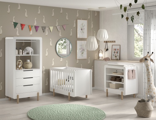 Set mobilier pentru copii SMILE, alb, pat 60 x 120 cm cu bare robuste și bază reglabilă, masă de schimbat cu trei rafturi deschise și dulap cu suport haine și 3 sertare – Vipack