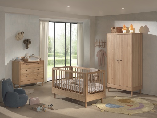 Set Complet Mobilier Cameră Bebelus Forrest Oak, din Lemn Masiv de Stejar, Natur: Pătuț Convertibil (70x140 cm), Comodă cu 3 Sertare, Suport de Înfășat și Dulap cu 2 Uși – Vipack