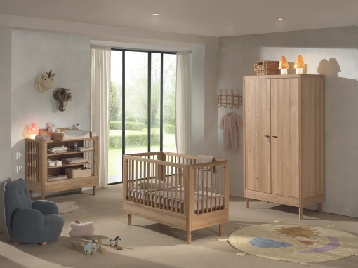 Set Complet Mobilier Cameră Bebelus Forrest Oak, din Lemn Masiv de Stejar, Natur: Pătuț (60x120 cm), Masă de Înfășat cu Suport și Dulap cu 2 Uși – Vipack