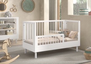 Set Complet Mobilier Cameră Bebelus Forrest Beech, din Lemn Masiv de Fag, Alb: Pătuț (70x140 cm), Masă de Înfășat cu Suport și Dulap cu 2 Uși – Vipack - Img 3