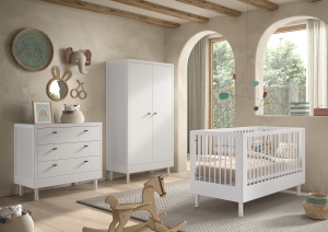 Set Complet Mobilier Cameră Bebelus Forrest Oak, din Lemn Masiv de Stejar, Alb: Pătuț Convertibil (70x140 cm), Comodă cu 3 Sertare și Dulap cu 2 Uși – Vipack - Img 1