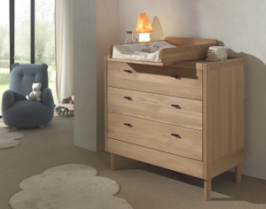 Set Complet Mobilier Cameră Bebelus Forrest Oak, din Lemn Masiv de Stejar, Natur: Pătuț Convertibil (70x140 cm), Comodă cu 3 Sertare, Suport de Înfășat și Dulap cu 3 Uși – Vipack - Img 5