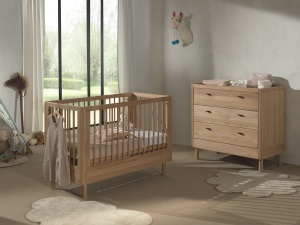 Set Mobilier Cameră Bebelus Forrest Oak, din Lemn Masiv de Stejar, Natur: Pătuț (60x120 cm) și Comodă cu 3 Sertare – Vipack - Img 1