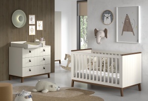 This SEZANE combination in clay consists of a toddler bed (70 x 140 cm), a chest of drawers with 3 drawers and a matching changing board.