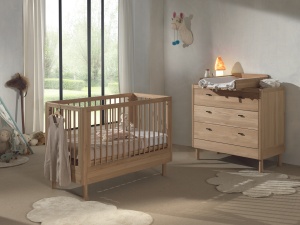 Set Mobilier Cameră Bebelus Forrest Oak, din Lemn Masiv de Stejar, Natur: Pătuț (60x120 cm), Comodă cu 3 Sertare și Suport de Înfășat – Vipack - Img 1