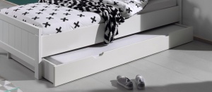 Set Mobilier Cameră Copii ERIK: Pat 90x200 cm, Dulap 3 Uși, Birou, Noptieră și Sertar, Alb – Vipack - Img 2