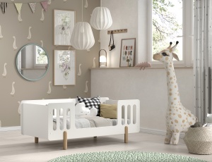 Set mobilier pentru copii mici SMILE, alb, pat 70 x 140 cm cu balustradă de protecție și dulap cu baretă pentru haine și 3 sertare – Vipack - Img 4