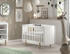 Set mobilier pentru copii SMILE, alb, pat 60 x 120 cm cu bare robuste și bază reglabilă, plus masă de schimbat cu trei rafturi deschise – Vipack - Img 6
