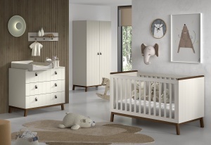 This SEZANE combination in clay consists of a toddler bed (70 x 140 cm), a chest of drawers with 3 drawers, a matching changing board, a wall shelf and a 2-door wardrobe.