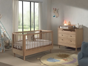 Set Mobilier Cameră Bebelus Forrest Oak, din Lemn Masiv de Stejar, Natur: Pătuț Convertibil (70x140 cm), Comodă cu 3 Sertare și Suport de Înfășat – Vipack - Img 1