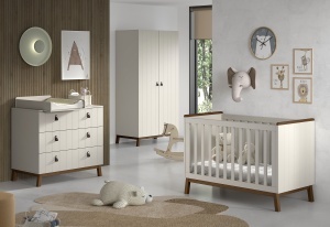 This SEZANE combination in clay consists of a baby bed (60 x 120 cm), a chest of drawers with 3 drawers, a matching changing board and a 2-door wardrobe.