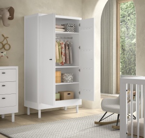 Set Complet Mobilier Cameră Bebelus Forrest Beech, din Lemn Masiv de Fag, Alb: Pătuț (70x140 cm), Masă de Înfășat cu Suport și Dulap cu 2 Uși – Vipack - Img 6