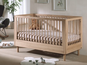 Set Complet Mobilier Cameră Bebelus Forrest Oak, din Lemn Masiv de Stejar, Natur: Pătuț Convertibil (70x140 cm), Masă de Înfășat cu Suport și Dulap cu 2 Uși – Vipack - Img 2
