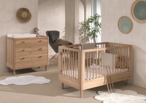 Set Mobilier Cameră Bebelus Forrest Oak, din Lemn Masiv de Stejar, Natur: Pătuț Convertibil (70x140 cm) și Comodă cu 3 Sertare – Vipack