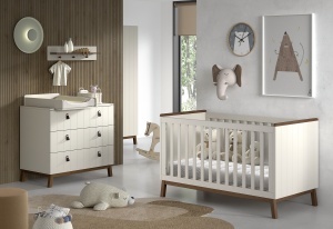 This SEZANE combination in clay consists of a toddler bed (70 x 140 cm), a chest of drawers with 3 drawers, a matching changing board and a wall shelf.