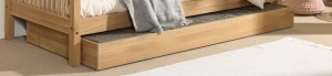 Set Complet: Pat Căsuță Forrest Oak pentru Camera Copii, 90x200 cm, cu Sertar Pat, Barieră de Siguranță Suplimentară și Set Textil, din Lemn Masiv de Stejar, Natur – Vipack - Img 3