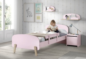 Set Mobilier Kiddy pentru Camera Copii – Pat 90x200 cm, Noptieră, Bară Siguranță & 2 Polițe Perete – Roz Pal – Vipack