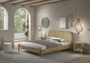 Pat dublu OLIVE, 180 x 200 cm, cu tăblie rotunjită din rattan și aspect lemn de stejar, design modern, fără somieră inclusă, cu noptieră cu două rafturi deschise – Vipack - Img 1