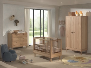 Set Complet Mobilier Cameră Bebelus Forrest Oak, din Lemn Masiv de Stejar, Natur: Pătuț (60x120 cm), Comodă cu 3 Sertare, Suport de Înfășat și Dulap cu 2 Uși – Vipack - Img 1
