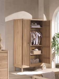 Set Complet Mobilier Cameră Bebelus Forrest Oak, din Lemn Masiv de Stejar, Natur: Pătuț (60x120 cm), Masă de Înfășat cu Suport și Dulap cu 2 Uși – Vipack - Img 6