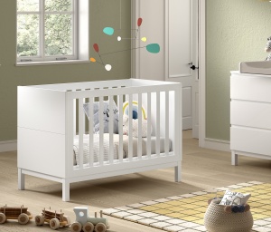 Set Mobilier Cameră Copii EVA: Pătuț 60x120 cm, Comodă cu 3 Sertare și Masă de Înfășat, Alb – Vipack