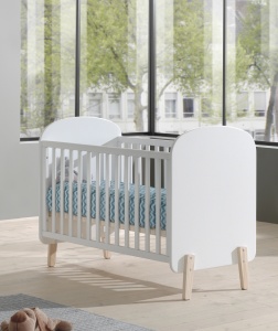 Set Mobilier Kiddy pentru Camera Bebelusului – Pătuț 60x120 cm, Comodă și Masă de Înfășat – Alb și Pin Natural – Vipack - Img 2